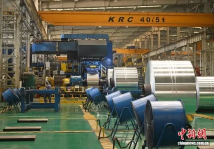 中国新能源车企出海换挡：从”卖车”到”建生态”
